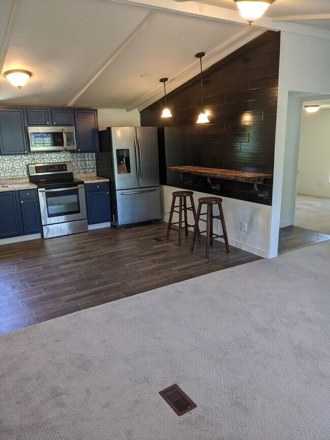 Building Photo - For Lease - 3 Bed, 2 Bath, 1000sqft - Leba...