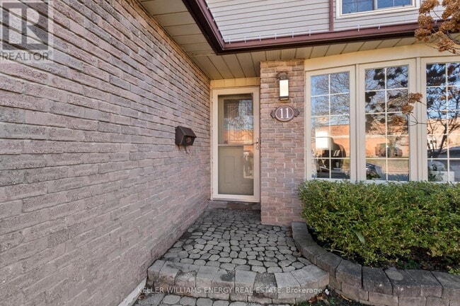 Building Photo - 11 Hobbs Dr