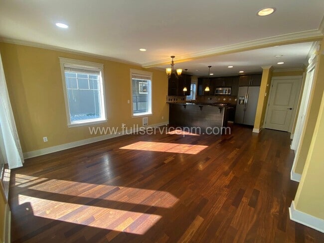 Foto del edificio - Spacious townhome with private backyard, garage parking, multiple decks, and a dedicated home off...