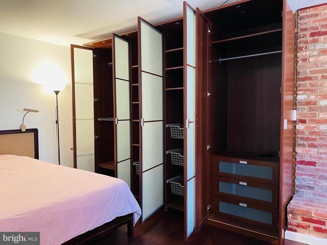 Foto del edificio - 928 Venice Dr