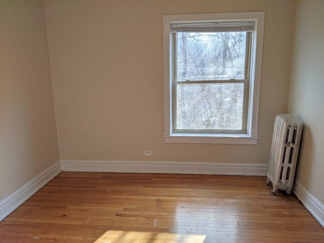 Building Photo - 907 Reba Pl