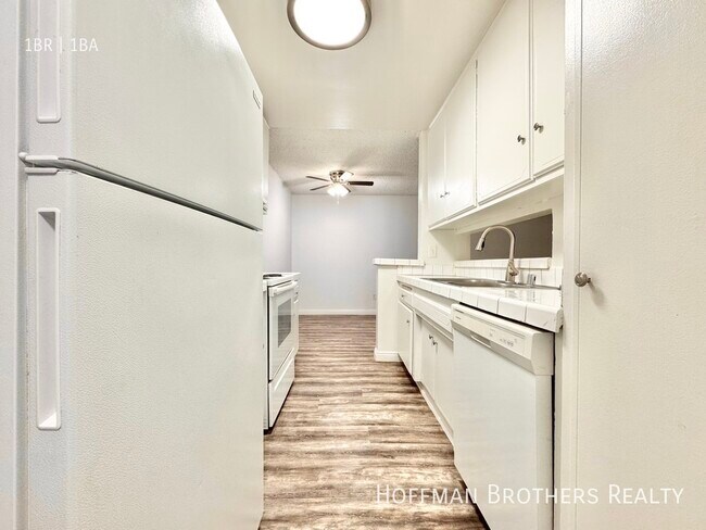 Foto del edificio - 5407 Radford Ave