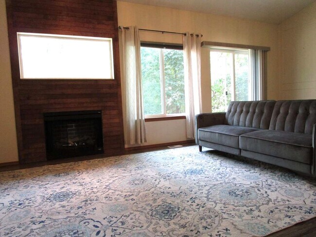 Foto del edificio - 3 Bedroom Home in Gig Harbor’s Minterwood