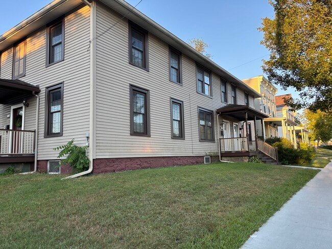 Building Photo - 10 Lincoln Ave