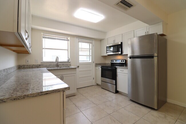 Foto del edificio - 1230 Amble Ln