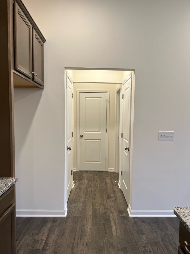 Foto del edificio - Room in Townhome on Rivulet Wy