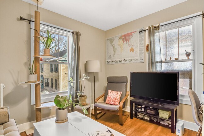 Foto del edificio - 1319 Rutledge St