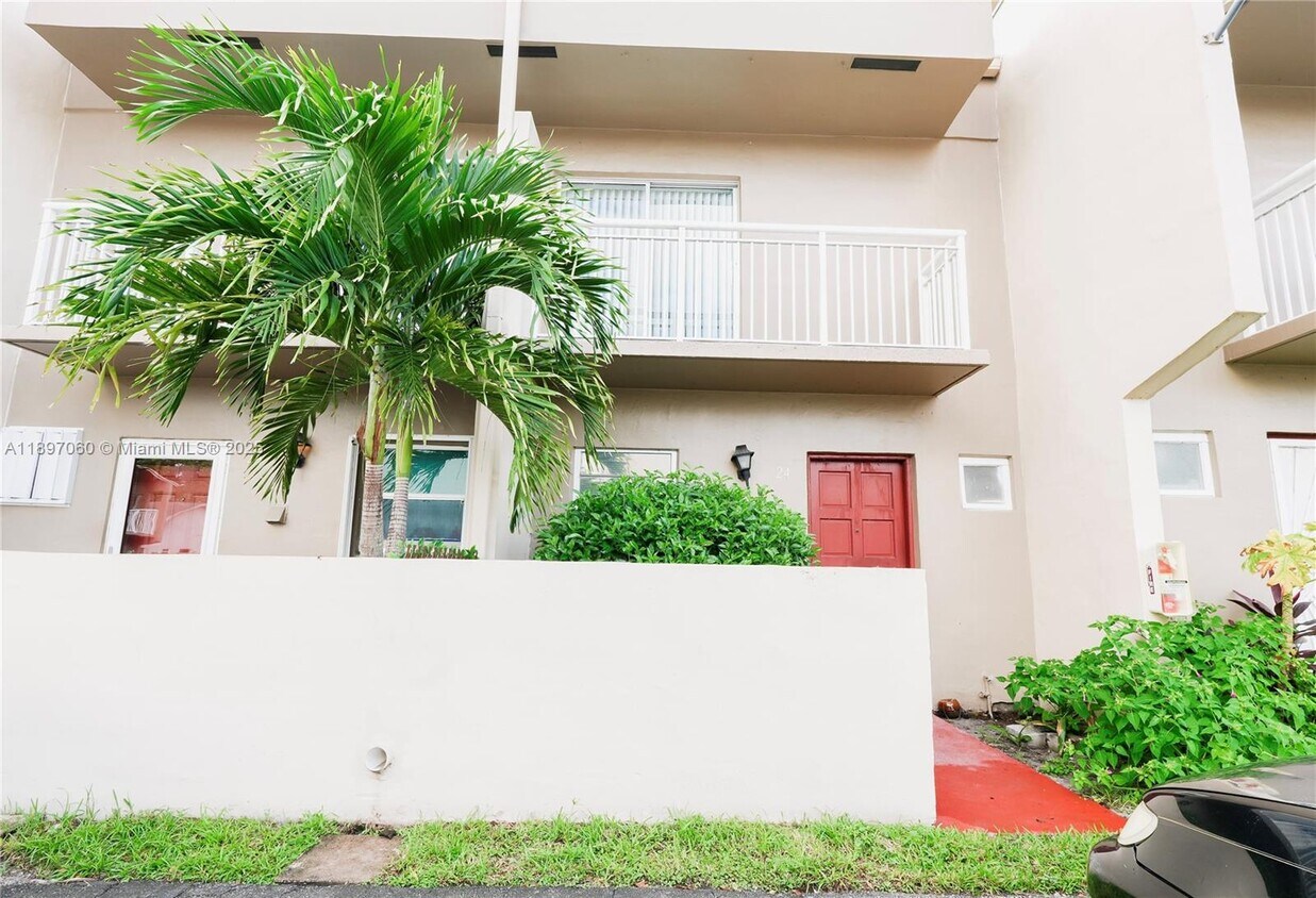 Foto principal - 3791 NW 78th Ave