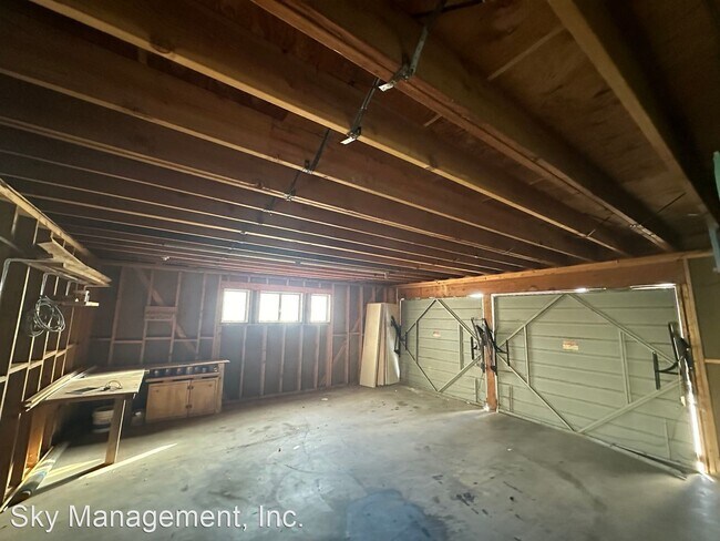 Building Photo - 3 br, 2 bath House - 4005 Van Buren St. NE