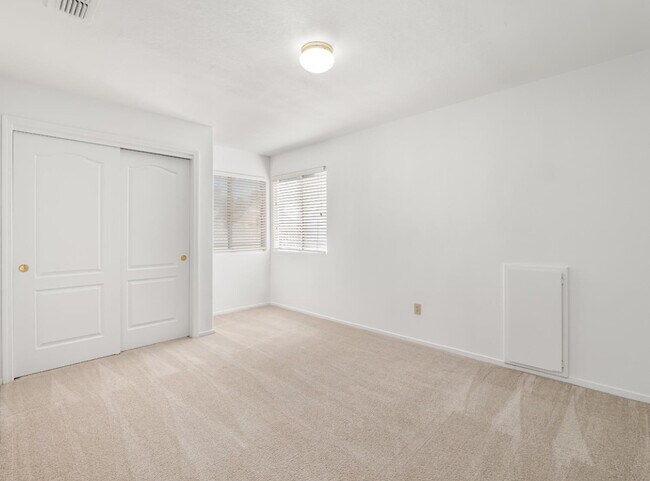 Foto del edificio - 7549 N 8th St