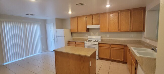 Foto del edificio - Executive Living Don't Miss Out 4 bdrm