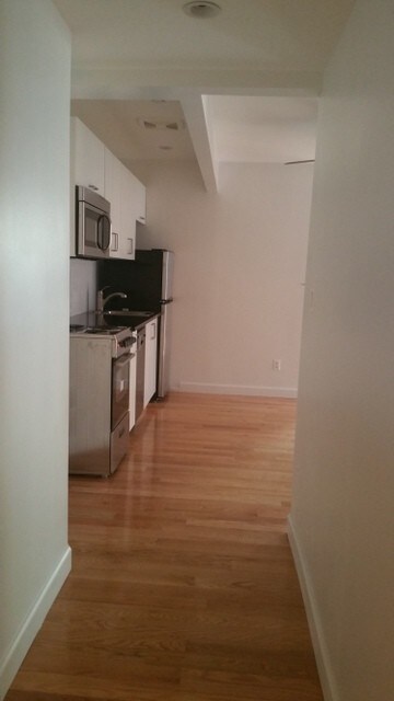 Building Photo - 201 W 76th St