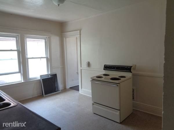Building Photo - 172 Rohr St