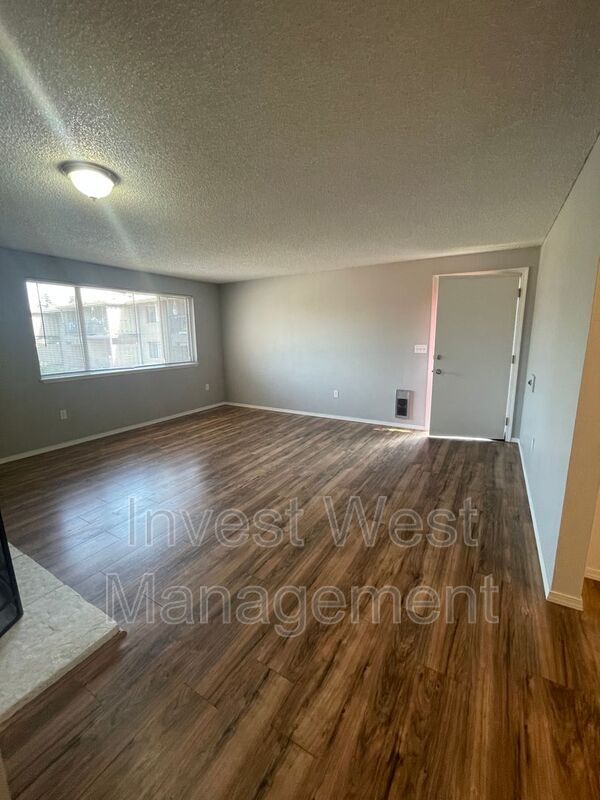 Foto del edificio - 2815 E 19th St
