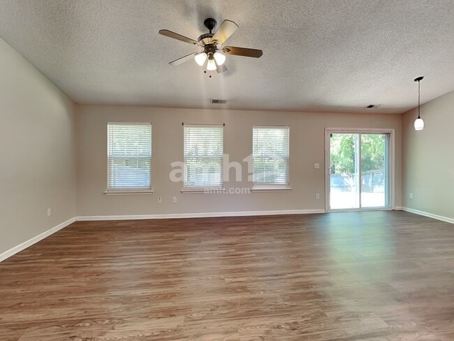 Foto del edificio - 3928 Edgeview Dr