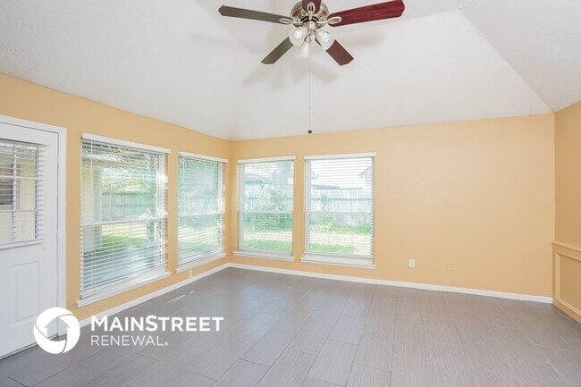 Building Photo - 15514 Cabildo Dr