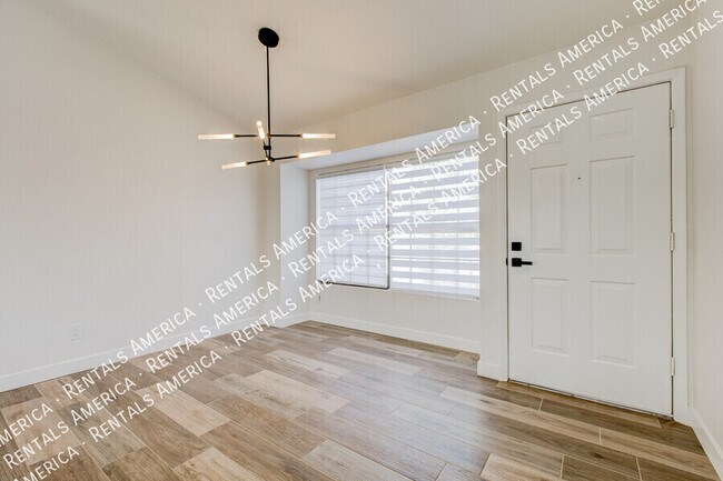Foto del edificio - 819 W Ross Ave