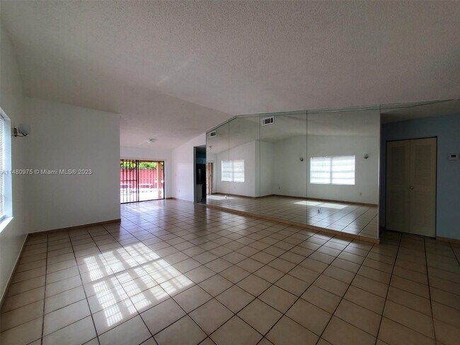 Building Photo - 1098 SW 134th Ct