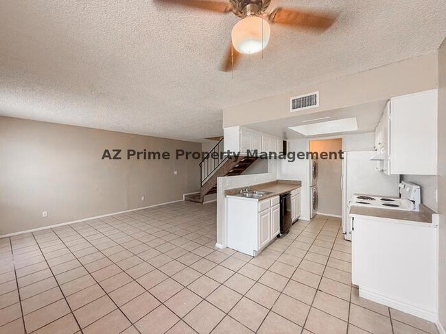 Building Photo - 2625 W Ocotillo Rd