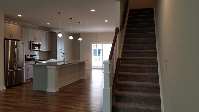 Foto del edificio - Room in Townhome on Sharon Towns Dr