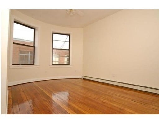 Building Photo - 15 Linden St