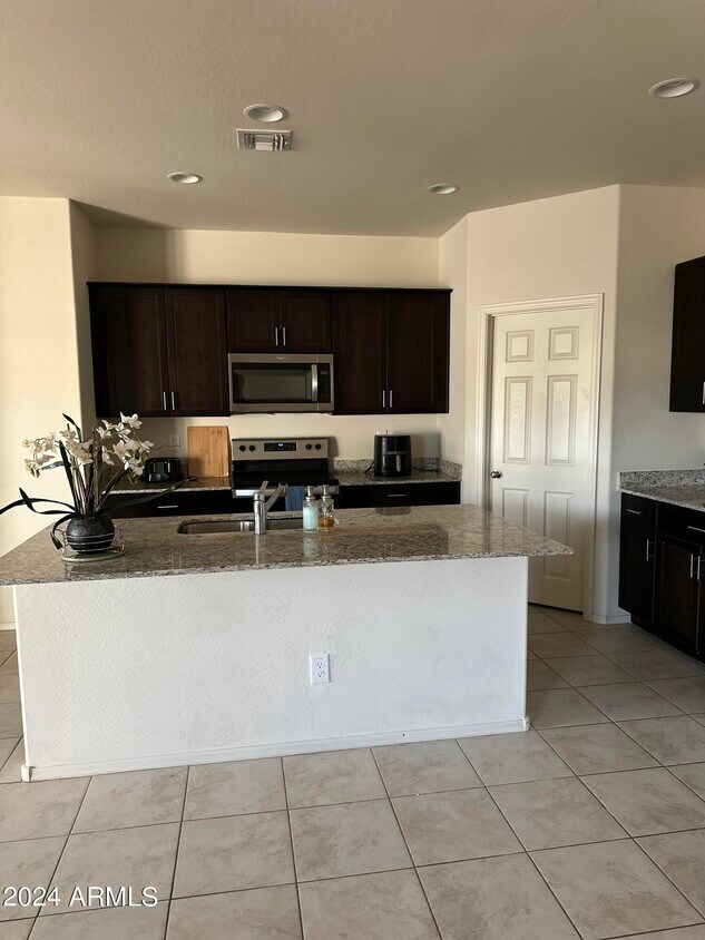 Foto principal - 11137 W Bloch Rd