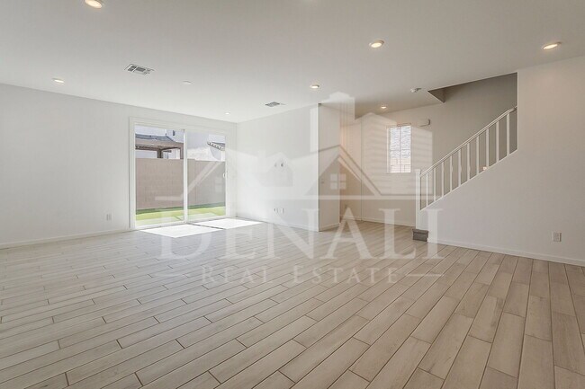 Foto del edificio - 2434 W Rowel Rd