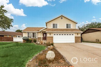 Building Photo - 10275 Golden Willow Dr