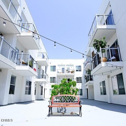 Foto del edificio - 300 W 9th St