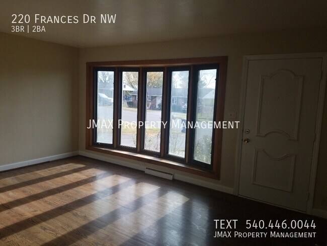 Foto del edificio - 220 Frances Dr NW