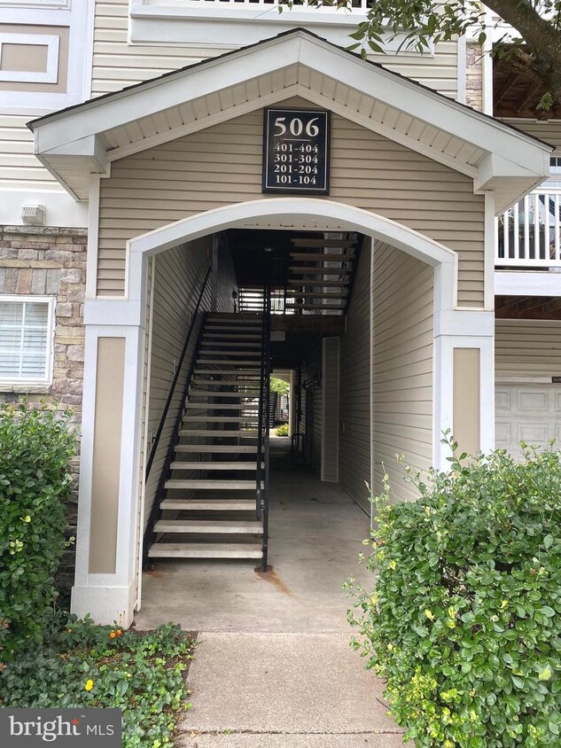 506 Sunset View Terrace SE Unit 201, Leesburg, VA 20175 Apartment for