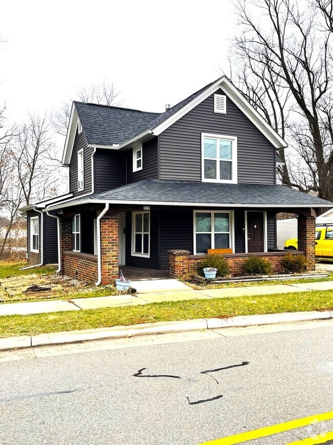 Building Photo - 313 N 1st St
