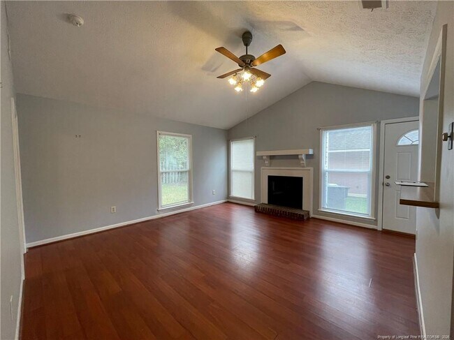 Foto del edificio - 7060 Candlewood Dr