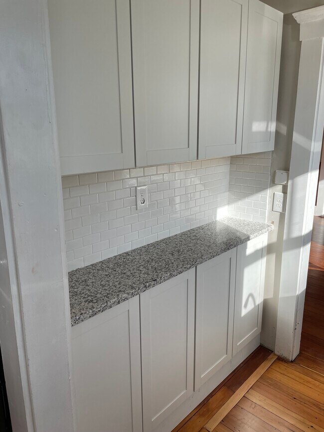 Foto del edificio - 105 Fox Hill Rd