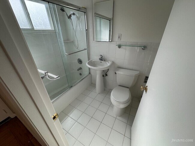 Building Photo - 385 Valley St