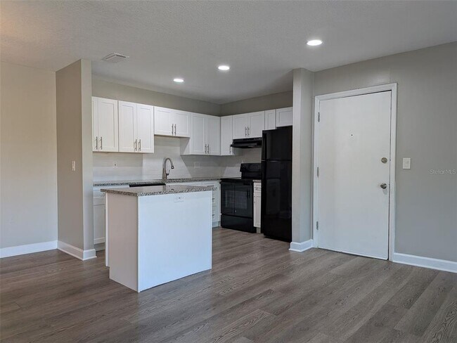 Foto del edificio - 562 Flemming Way