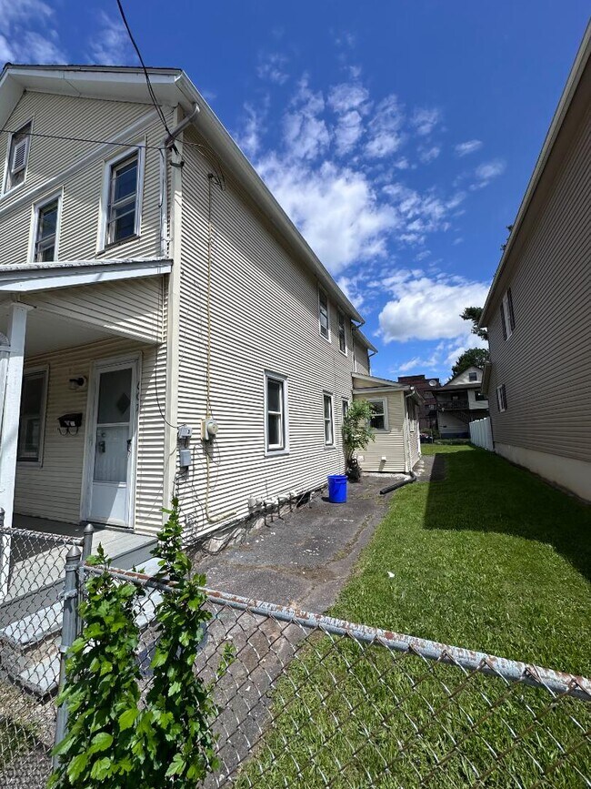 Foto del edificio - 607 Plymouth St