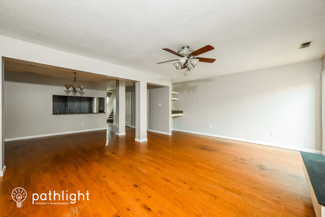 Building Photo - 313 Woods Edge Ct