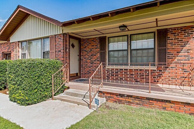 Foto del edificio - 2229 Churchill Pl