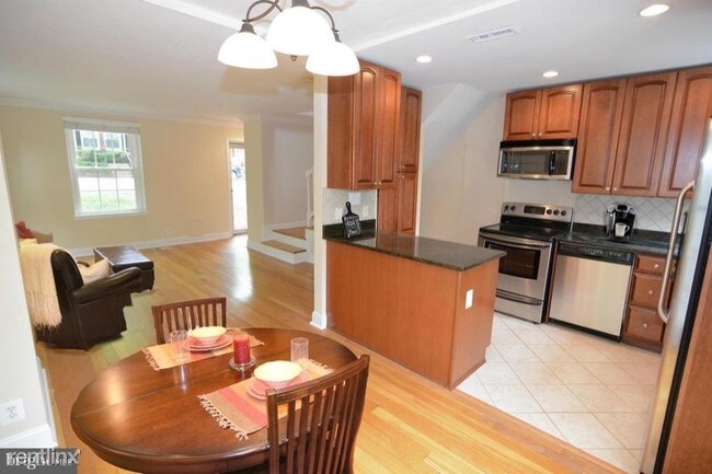 Building Photo - 2 br, 2 bath Townhome - 2947 S Dinwiddie St