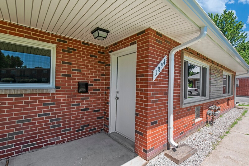 Primary Photo - 3892-98 Brittany Circle - 3894