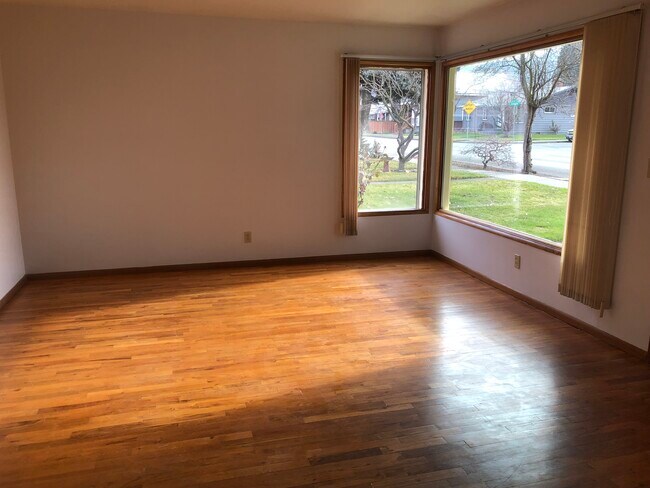 Foto del edificio - 907 W 10th St