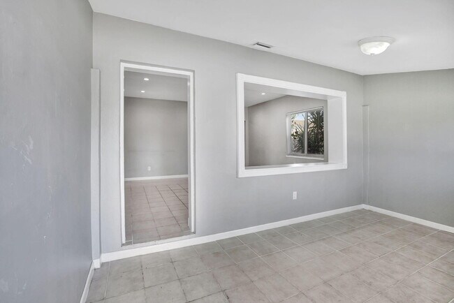 Foto del edificio - 300 NW 16th St
