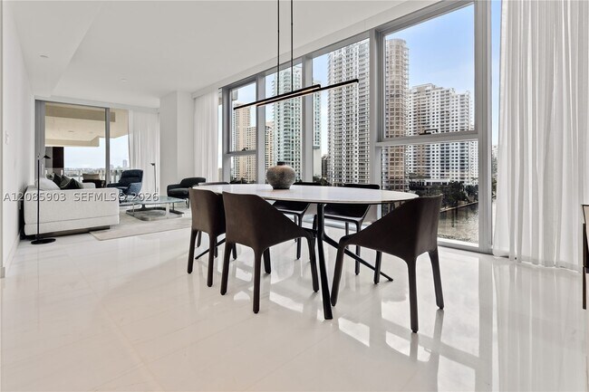 Foto del edificio - 300 Biscayne Blvd