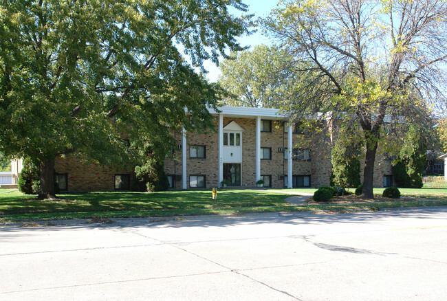 Winnetka Manor Apartaments - Winnetka Manor Apartments