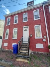 Building Photo - 449 Spring Garden St