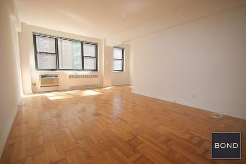 Building Photo - 250 E 39th St