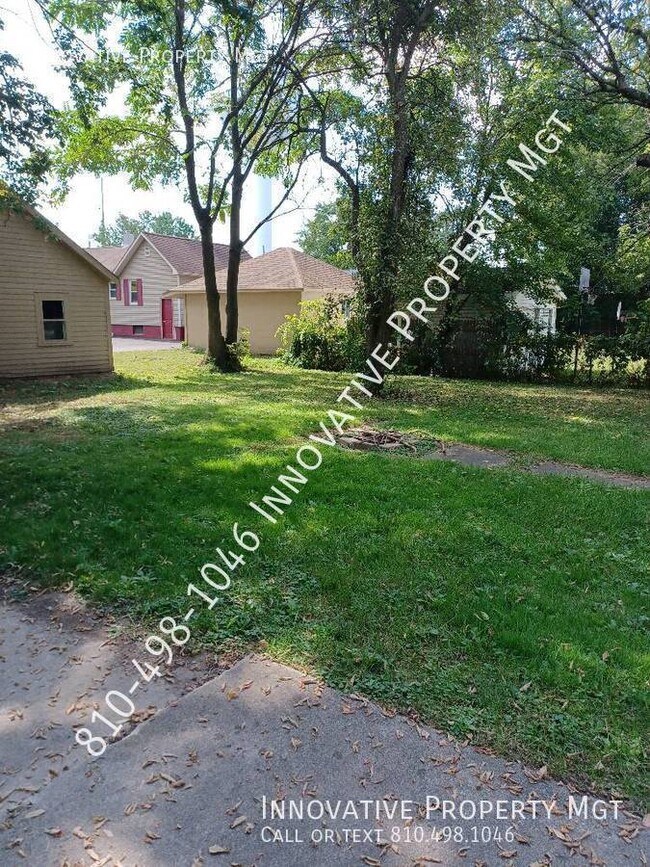 Foto del edificio - Burton ranch 3 bed 1 bath, hardwood floors...