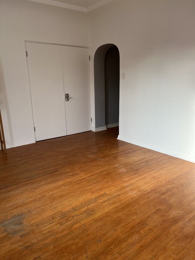 LIVING ROOM WITH LARGE CLOSET - 709 N Harper Ave