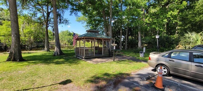 Building Photo - 313 Dirksen Dr